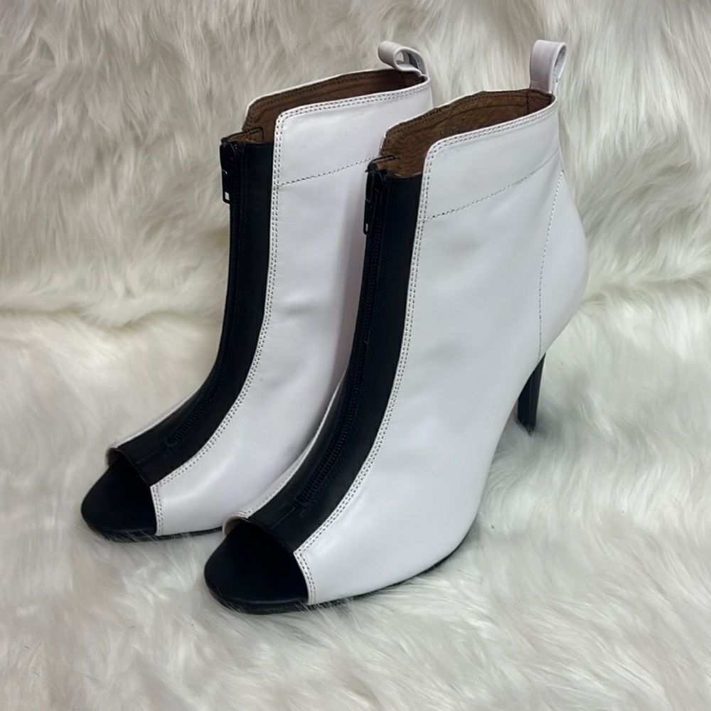 Kobe Husk White & Black leather peep, toe stiletto ankle boots Size 11 Bin 13